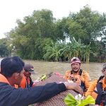 BPBD Kabupaten Tuban Bantu Proses Evakuasi Pemakaman Warga Terdampak Banjir